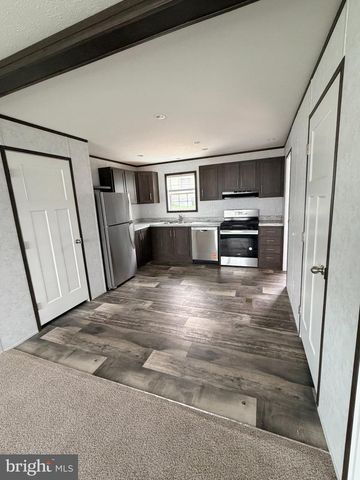 4 CHEROKEE DR, Shippensburg, PA 17257