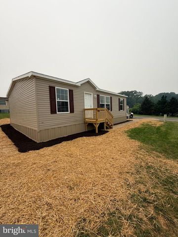 4 CHEROKEE DR, Shippensburg, PA 17257