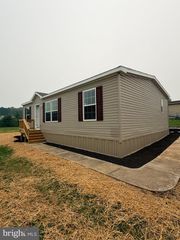 4 CHEROKEE DR, Shippensburg, PA 17257