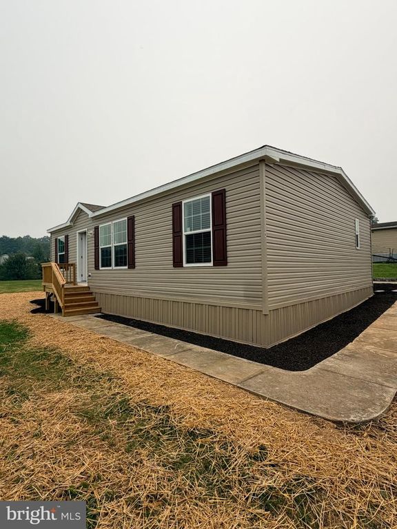 4 CHEROKEE DR, Shippensburg, PA 17257