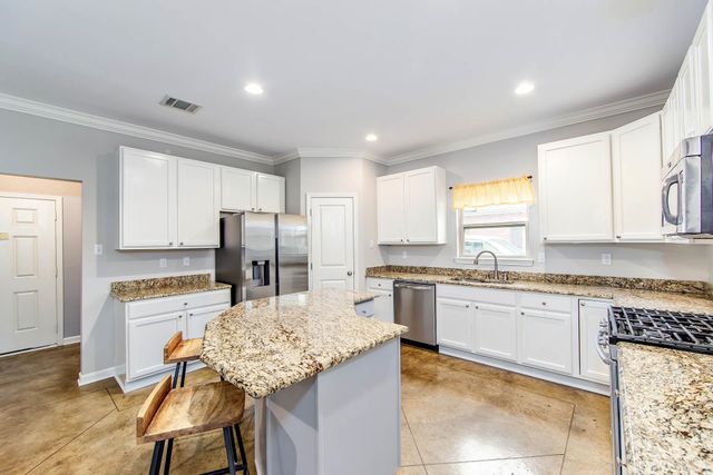 256 Riverwood Dr, Houma, LA 70360