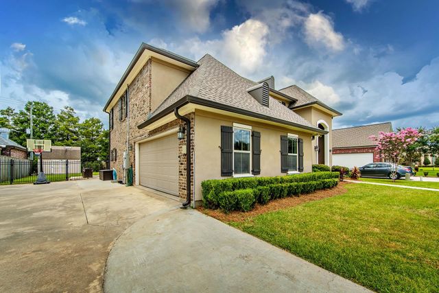 256 Riverwood Dr, Houma, LA 70360