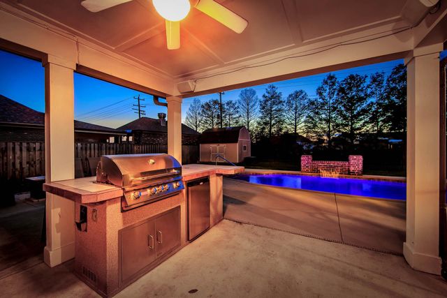 256 Riverwood Dr, Houma, LA 70360