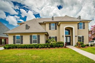 256 Riverwood Dr, Houma, LA 70360