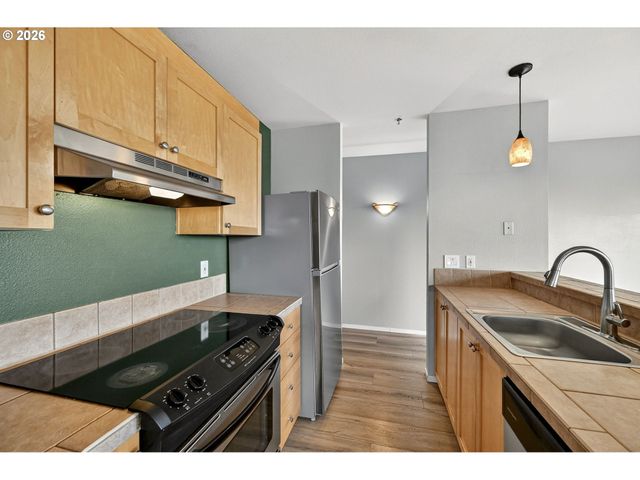 410 Nw UPTOWN Ter 3B, Portland, OR 97210