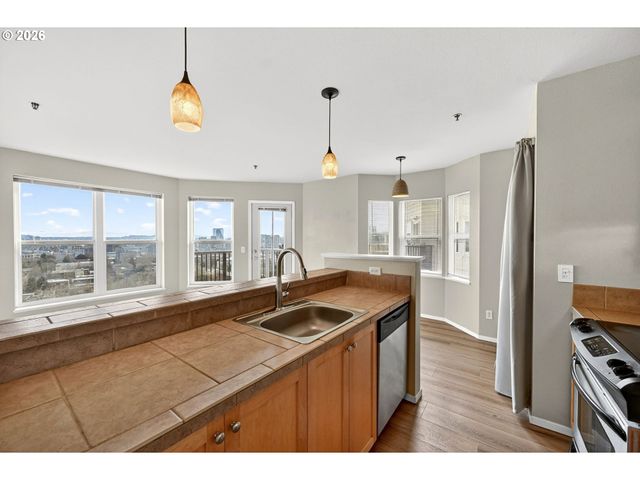 410 Nw UPTOWN Ter 3B, Portland, OR 97210