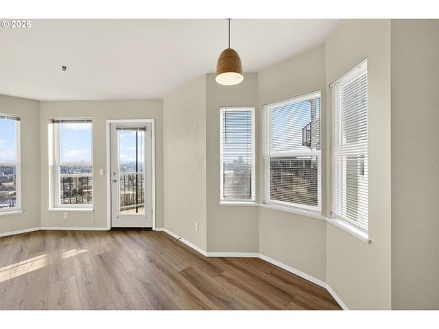 410 Nw UPTOWN Ter 3B, Portland, OR 97210