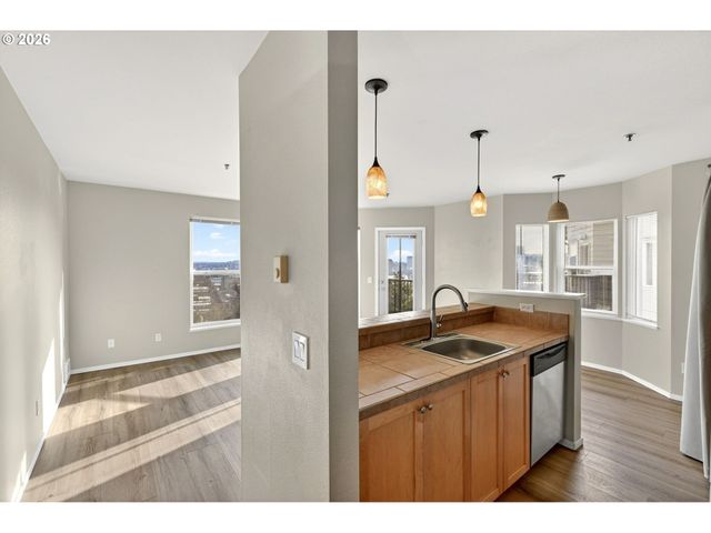 410 Nw UPTOWN Ter 3B, Portland, OR 97210