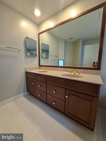 7738 HERITAGE WOODS WAY, Annandale, VA 22003