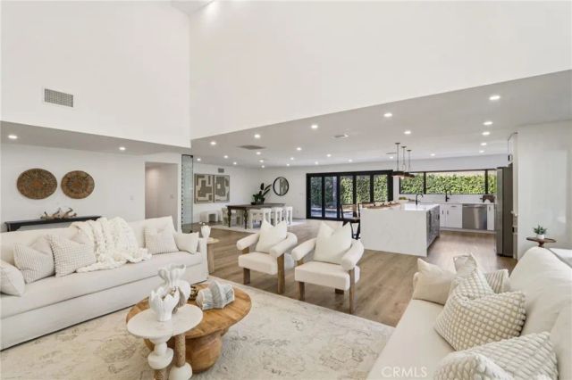 22925 Styles, Woodland Hills, CA 91367