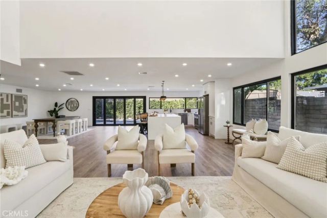 22925 Styles, Woodland Hills, CA 91367