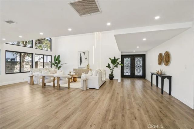 22925 Styles, Woodland Hills, CA 91367