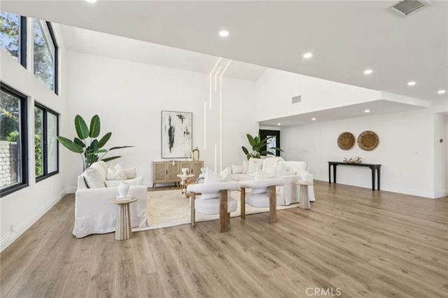 22925 Styles, Woodland Hills, CA 91367