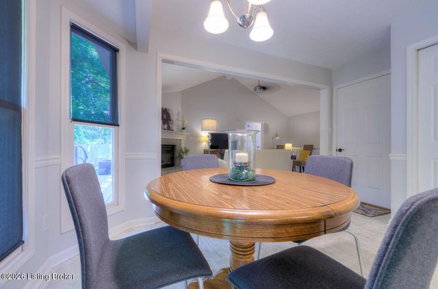 715 Auburn Oaks Dr, Louisville, KY 40214