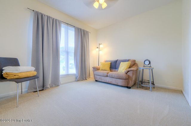 715 Auburn Oaks Dr, Louisville, KY 40214
