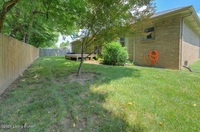 715 Auburn Oaks Dr, Louisville, KY 40214