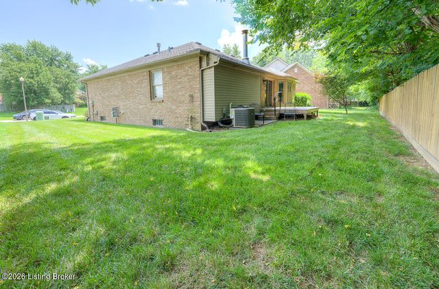 715 Auburn Oaks Dr, Louisville, KY 40214
