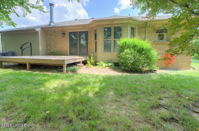 715 Auburn Oaks Dr, Louisville, KY 40214