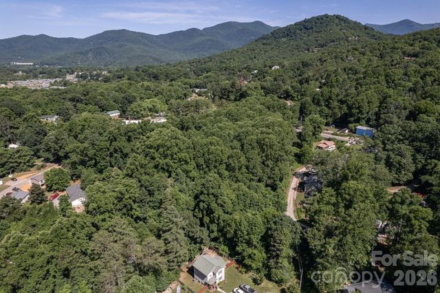 17 Chicago Avenue, Black Mountain, NC 28711