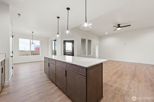 1269 E Mt Hood Street, Othello, WA 99344