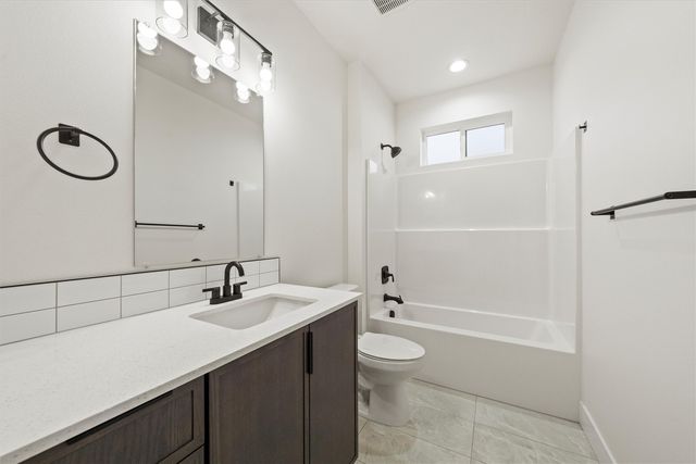 1269 E Mt Hood Street, Othello, WA 99344