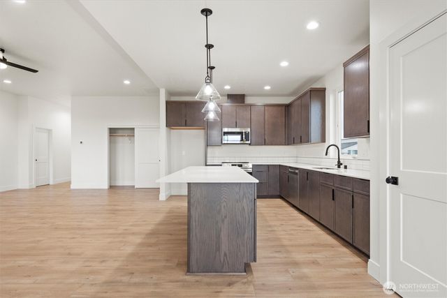 1269 E Mt Hood Street, Othello, WA 99344