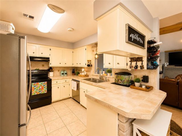 1809 Baffin Dr, Portland, TX 78374