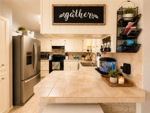 1809 Baffin Dr, Portland, TX 78374