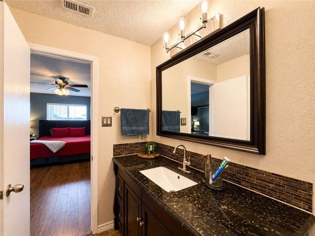1809 Baffin Dr, Portland, TX 78374