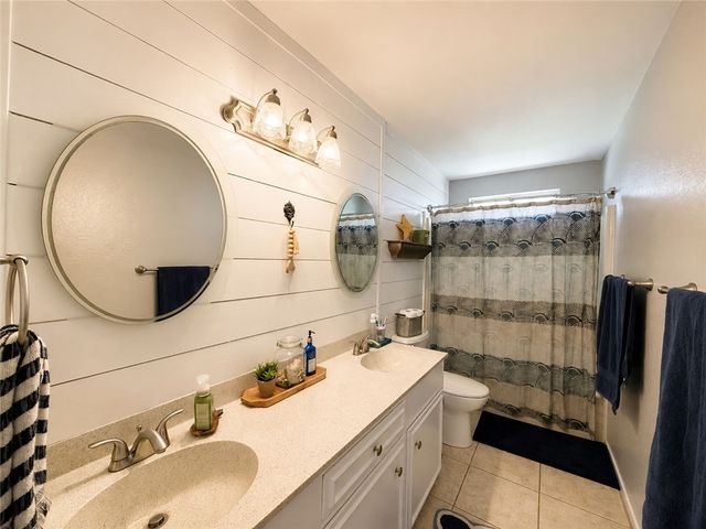 1809 Baffin Dr, Portland, TX 78374