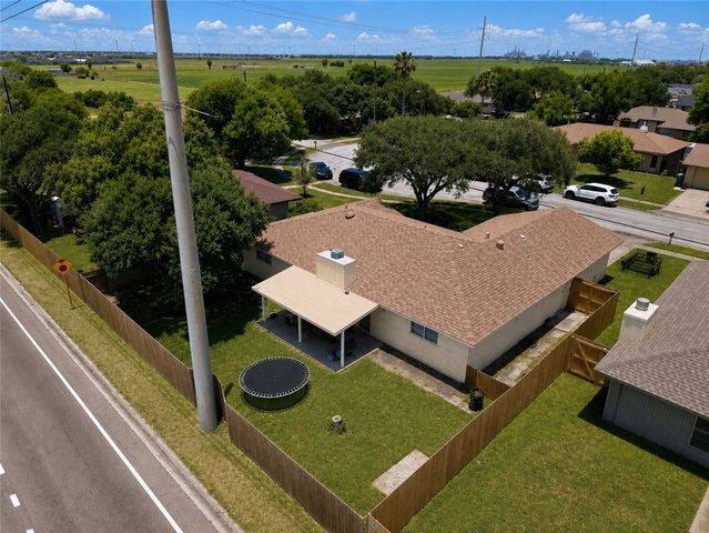 1809 Baffin Dr, Portland, TX 78374