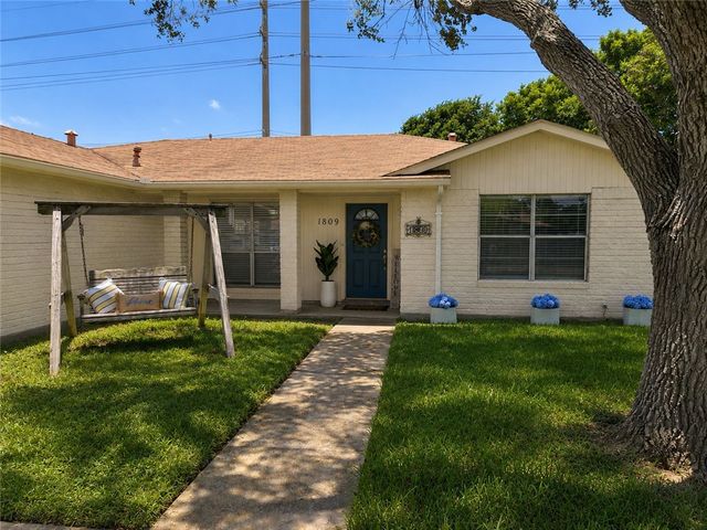 1809 Baffin Dr, Portland, TX 78374