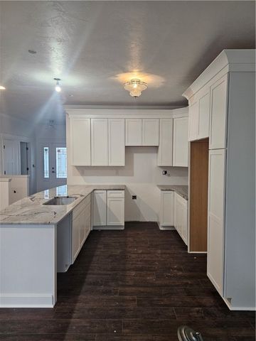 804 S 10th St, Youngwood, PA 15697