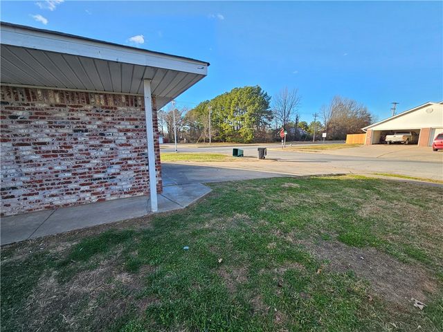 2324 Roselawn Street, Rogers, AR 72756