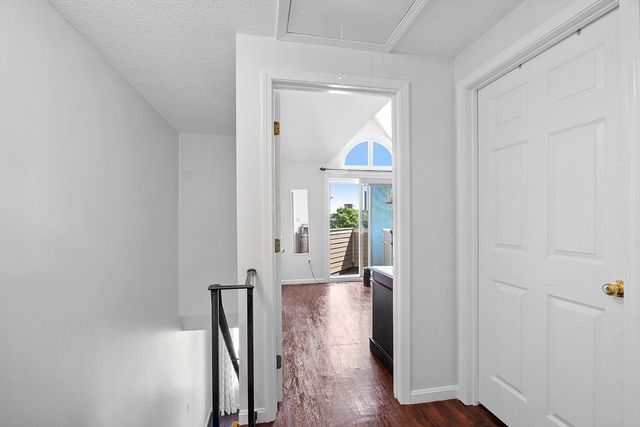 70 Austin St 16, Lowell, MA 01854
