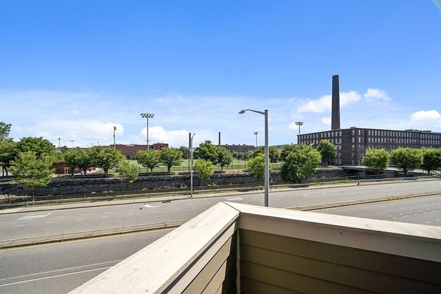 70 Austin St 16, Lowell, MA 01854