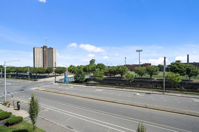 70 Austin St 16, Lowell, MA 01854