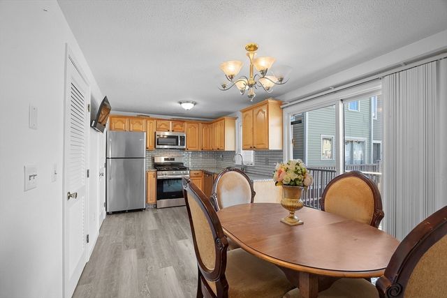 70 Austin St 16, Lowell, MA 01854