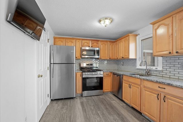 70 Austin St 16, Lowell, MA 01854