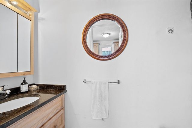 70 Austin St 16, Lowell, MA 01854