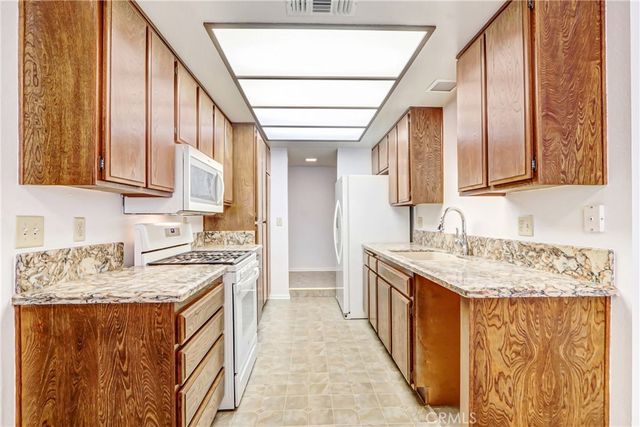 9136 Dumond Drive, Fontana, CA 92335