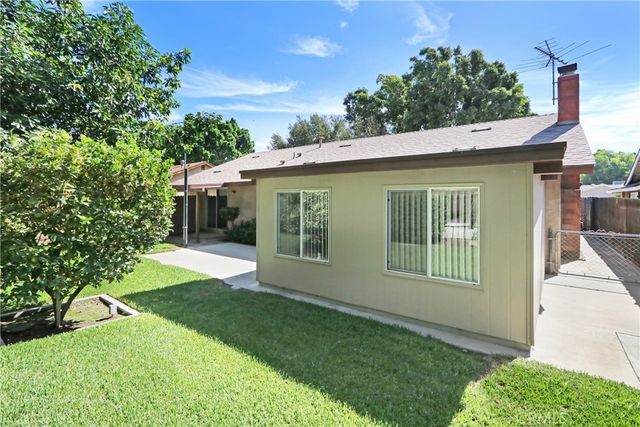 9136 Dumond Drive, Fontana, CA 92335