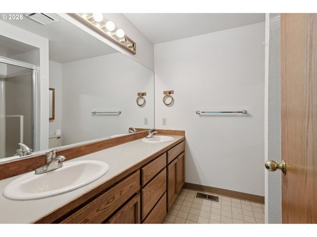 12116 Se 104TH Ct, Happy Valley, OR 97086