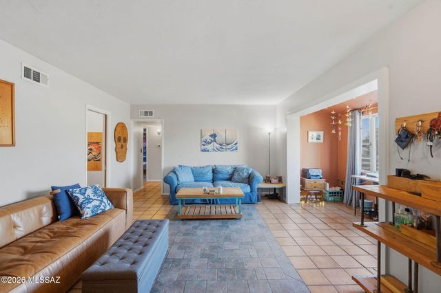 4334 E La Jolla Circle, Tucson, AZ 85711