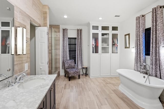 5107 Largo Drive, De Cordova, TX 76049