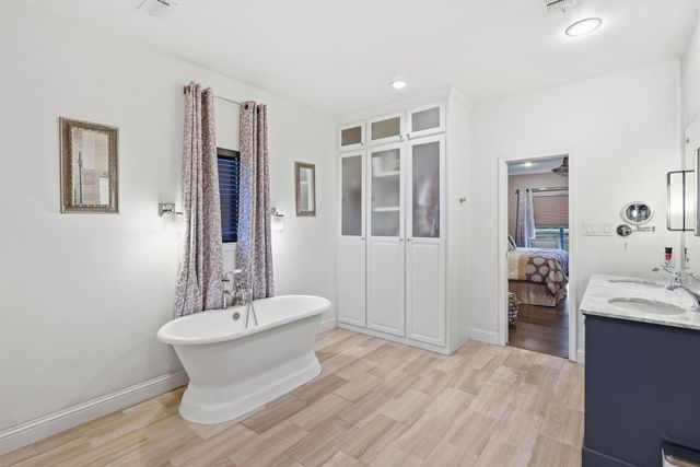 5107 Largo Drive, De Cordova, TX 76049