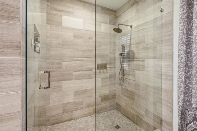 5107 Largo Drive, De Cordova, TX 76049