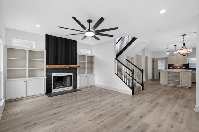 1086 S Hood Street, Alvin, TX 77511