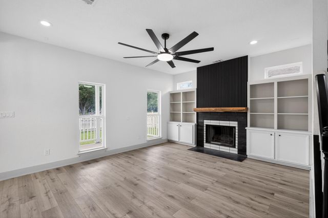 1086 S Hood Street, Alvin, TX 77511