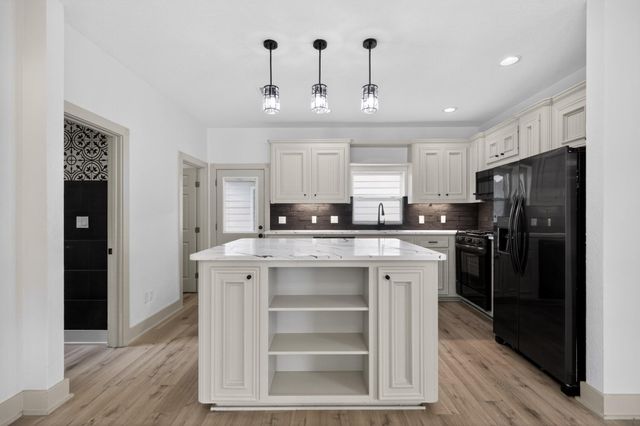 1086 S Hood Street, Alvin, TX 77511